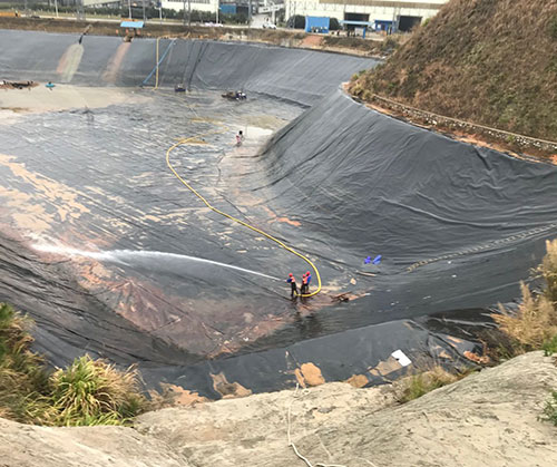 青松乡废水池清理
